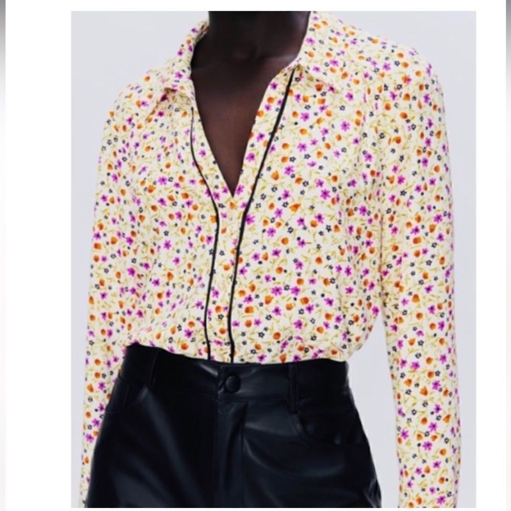 NWT Zara beautiful floral blouse S​